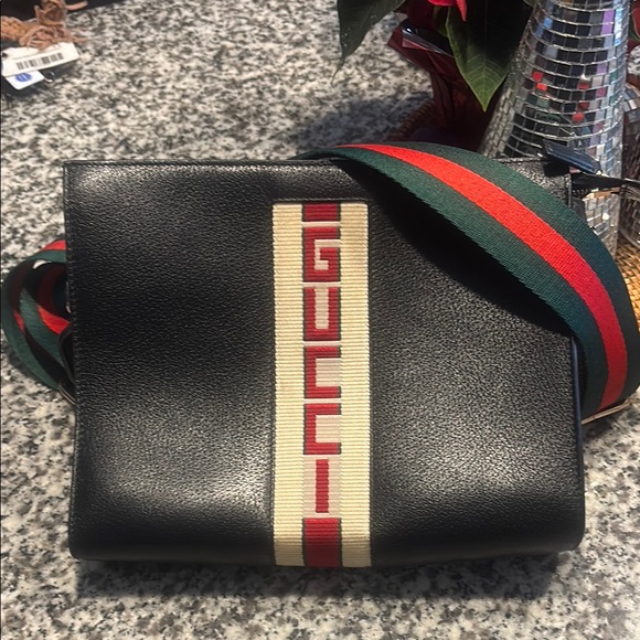 Gucci Black Leather Men's Bag - Picture 2 of 5